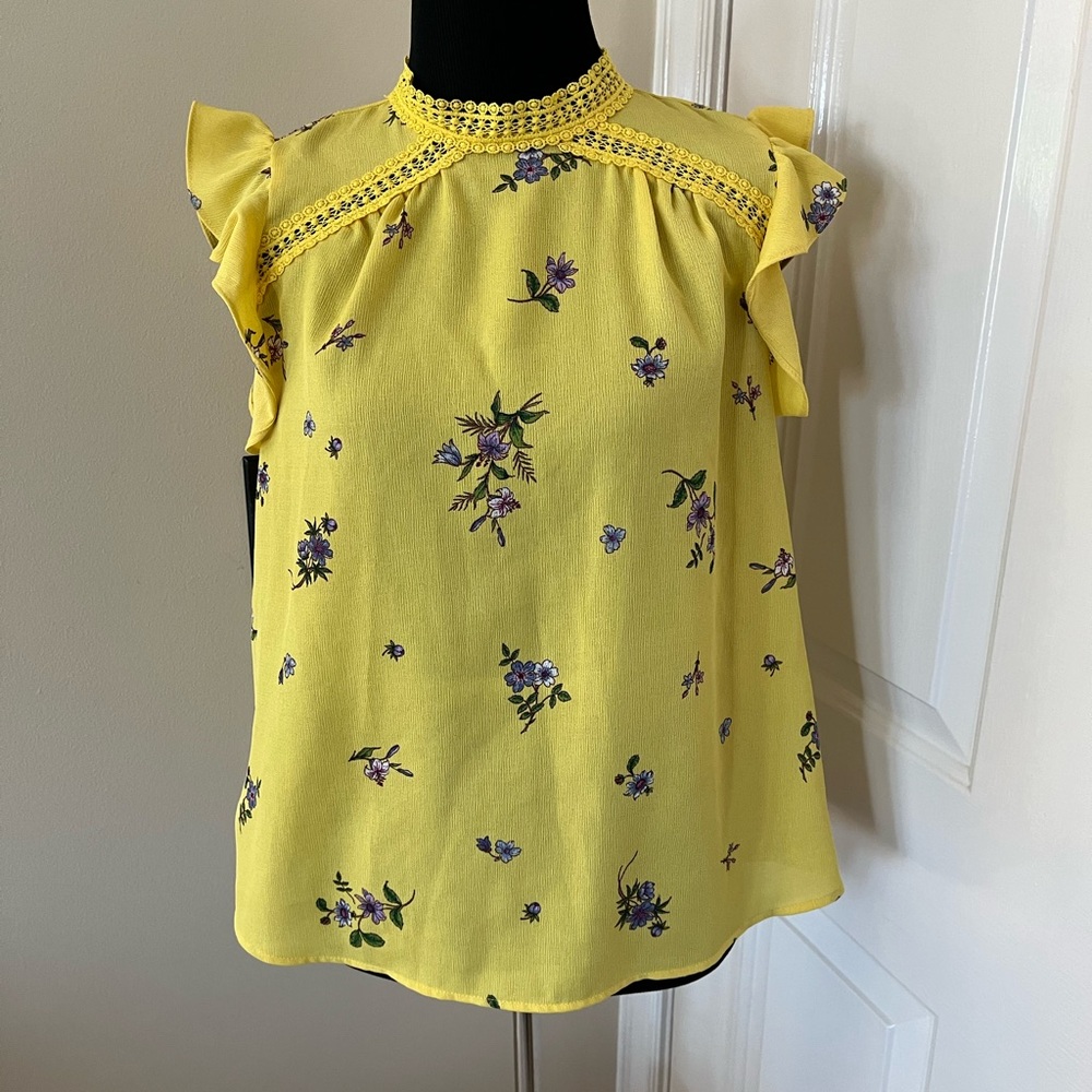 Blouse women’s floral yellow shirt Savvy looks size small